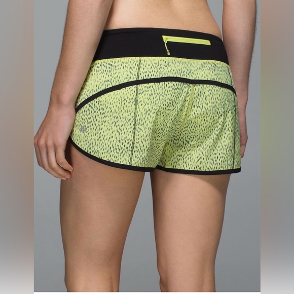 LULULEMON SIZE 10 SPEED SHORT/ Dottie dash yellow

Style W7A19S - Picture 2 of 11